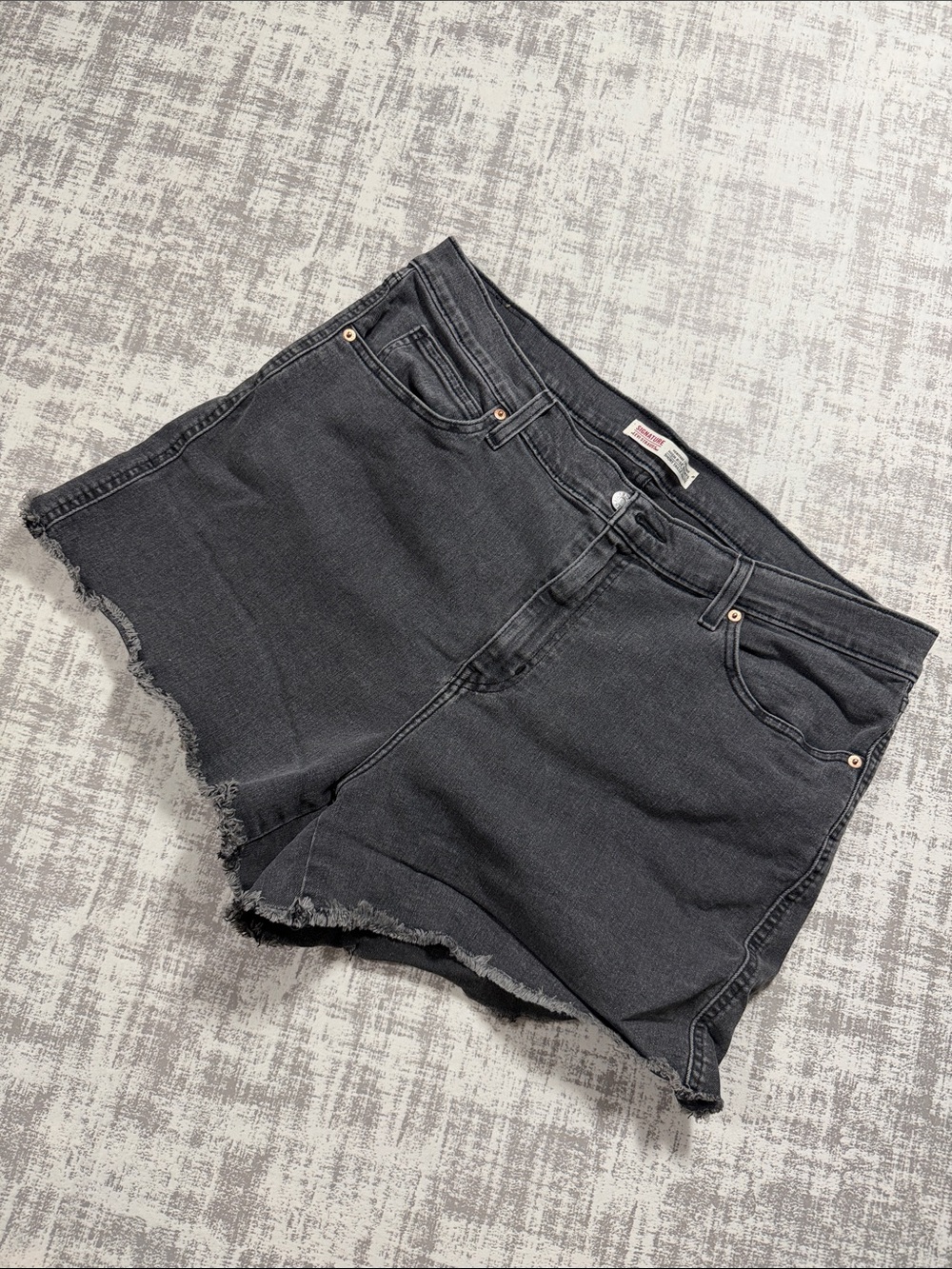 Signature by Levi Strauss Charcoal Black Frayed Hem Denim Hrise Shorts W34